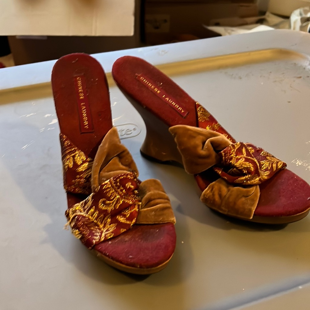 Chinese Laundry Gold And Red Wedges Size 6.